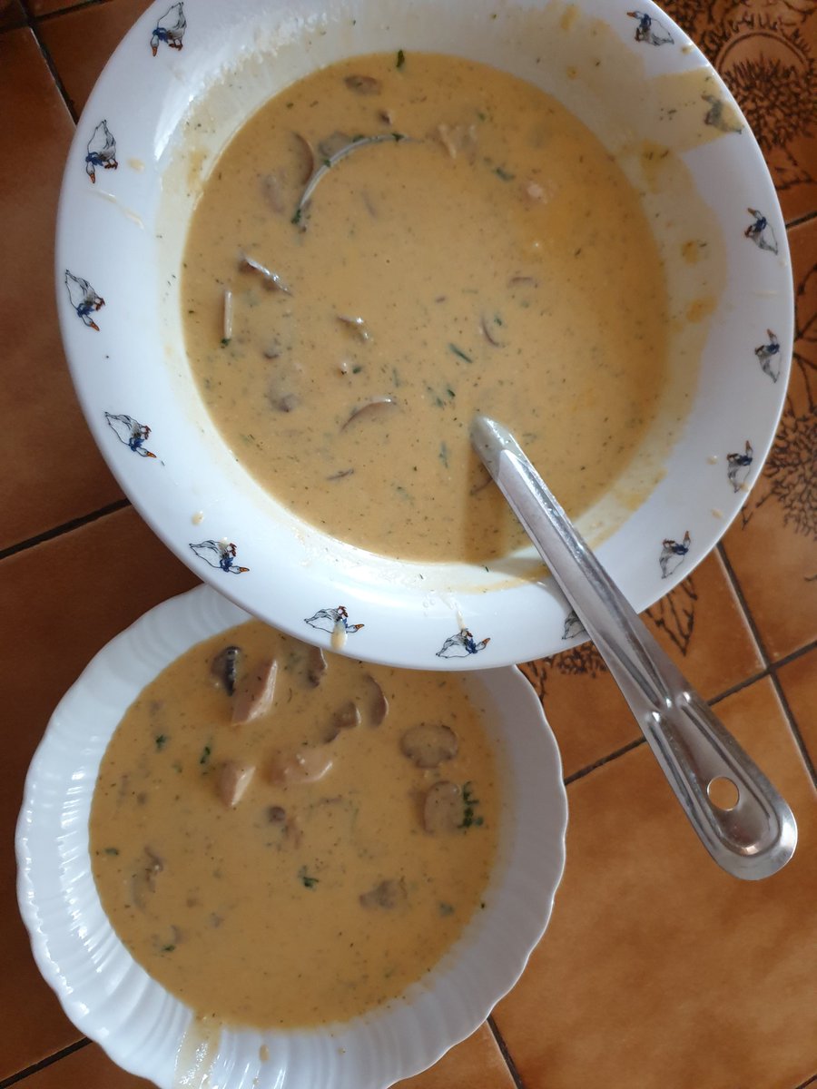 albcontact's tweet photo. Special #Consumerscorner for @Arutabos 
... I remembered old friend from Hungary... &amp; so ..  I tried a localized version of Creamy Mushrooms Chicken Soup 
👌🏾👌🏾👌🏾 with all local ingredients: #KigaliFarms Mushrooms, Gishwati Cream, parsley, aneth, lemon, breast from ChickenGeorge https://t.co/61m2gqZQxi
