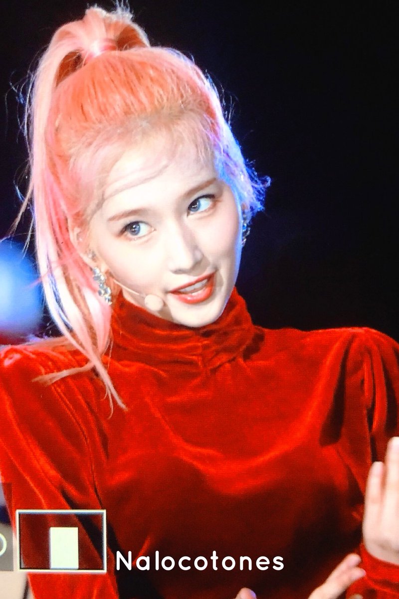 nalocotones34's tweet photo. 191006 인천 슈퍼콘

#모모 #MOMO #사나 #SANA
#트와이스 #TWICE 
@JYPETWICE https://t.co/JDfb3EFskC