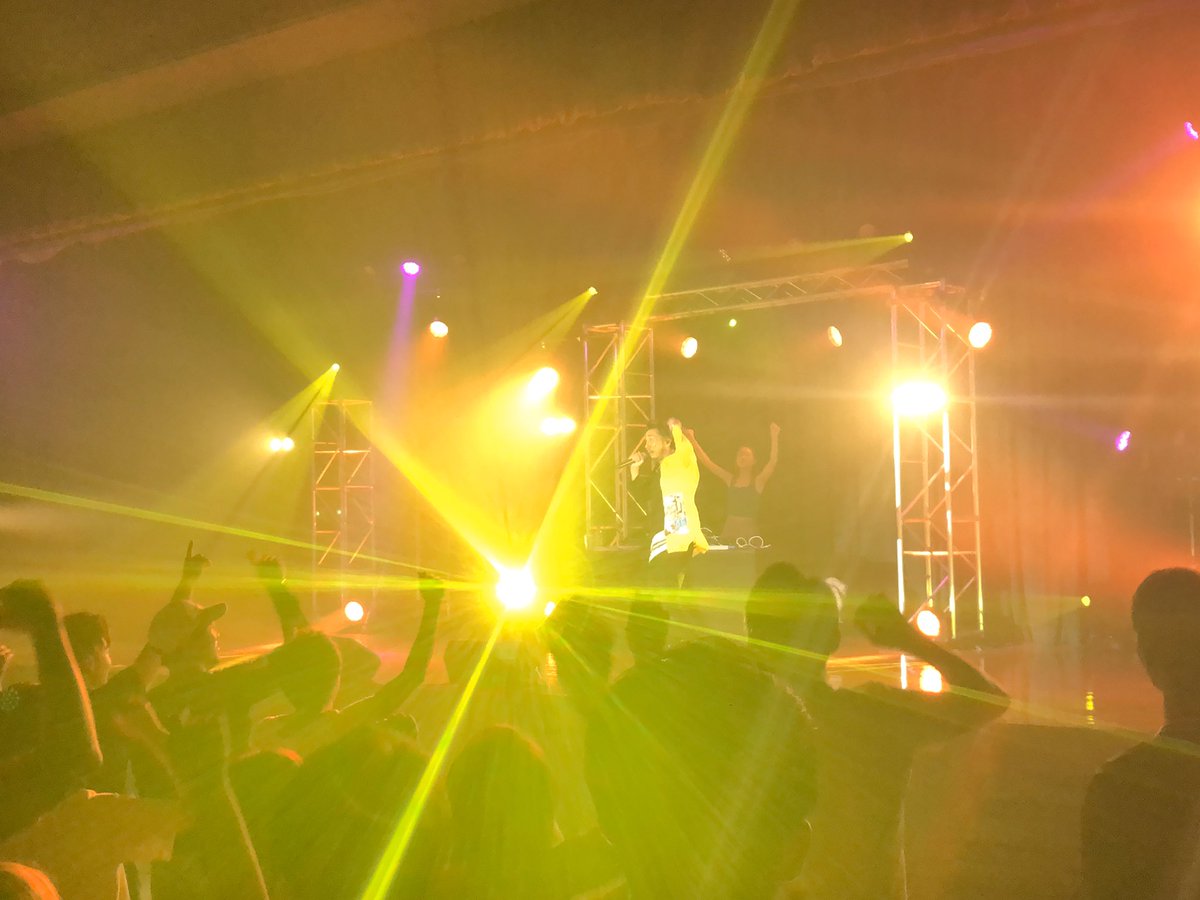 yamazaru_pdr's tweet photo. 福岡の学園祭マジでバチバチ楽しかった🤩ジャンプしすぎて筋肉痛wだわ！GAMEZのタクマさんアヤちゃんありがとうございました😊

#近畿大学産業理工学部 #学園祭　#激アツ https://t.co/9zJdMtN7oR