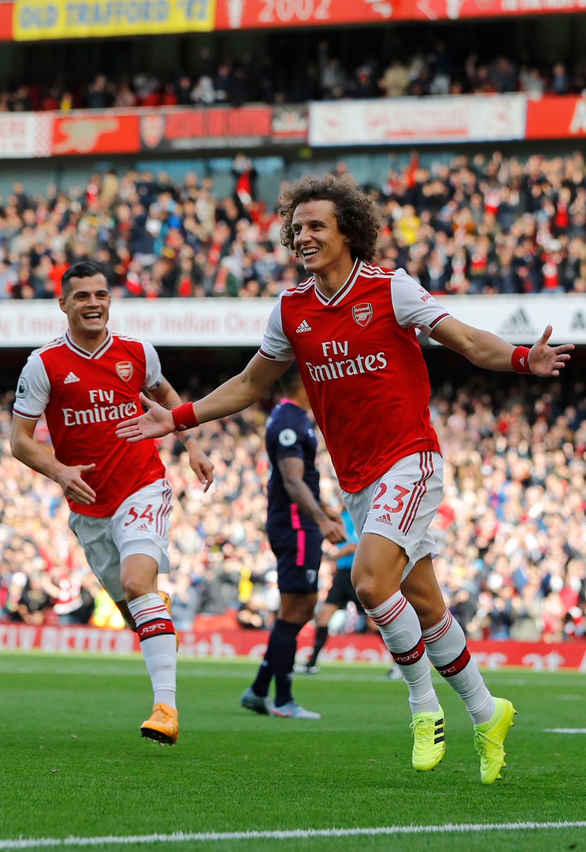 brfootball's tweet photo. David Luiz was hyped after scoring his first Arsenal goal 💯 https://t.co/ej2bAM592S