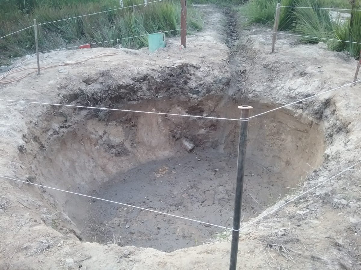 teachforgreen's tweet photo. Water conservation is crucial and what can be a better way than Rainwater harvesting to do so. Thus students working towards making of pit and for the aim.
#TeachForGreen #GreenSchoolGreenCommunity #Students #ecology #SaveWater #SaveEarth #WaterIsLife https://t.co/ecyFShobEe