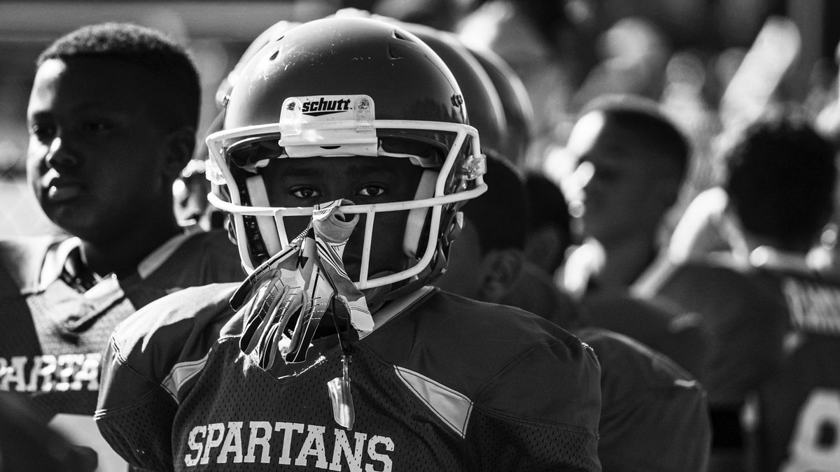ThisIsTwiZz's tweet photo. My boy ready!!! #gametime #watch12 🏈🏈🏈 https://t.co/RF7TJs8FSd