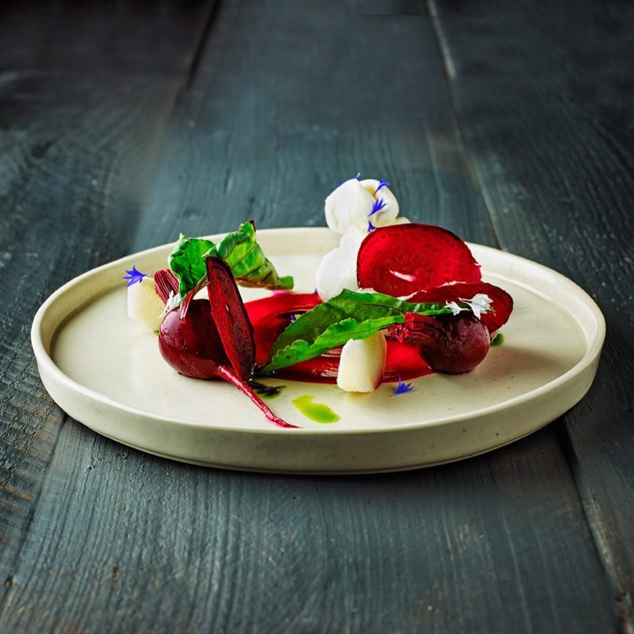 GoodfellowsLtd's tweet image. A throwback to this vibrant starter by @bluestawberry_events 😍

This is Burrata, beets, fresh salted pear and olive oil plated on our Costa Nova Lagoa plate in stone.

#sexyplates #tabletopmagic #theartofplating