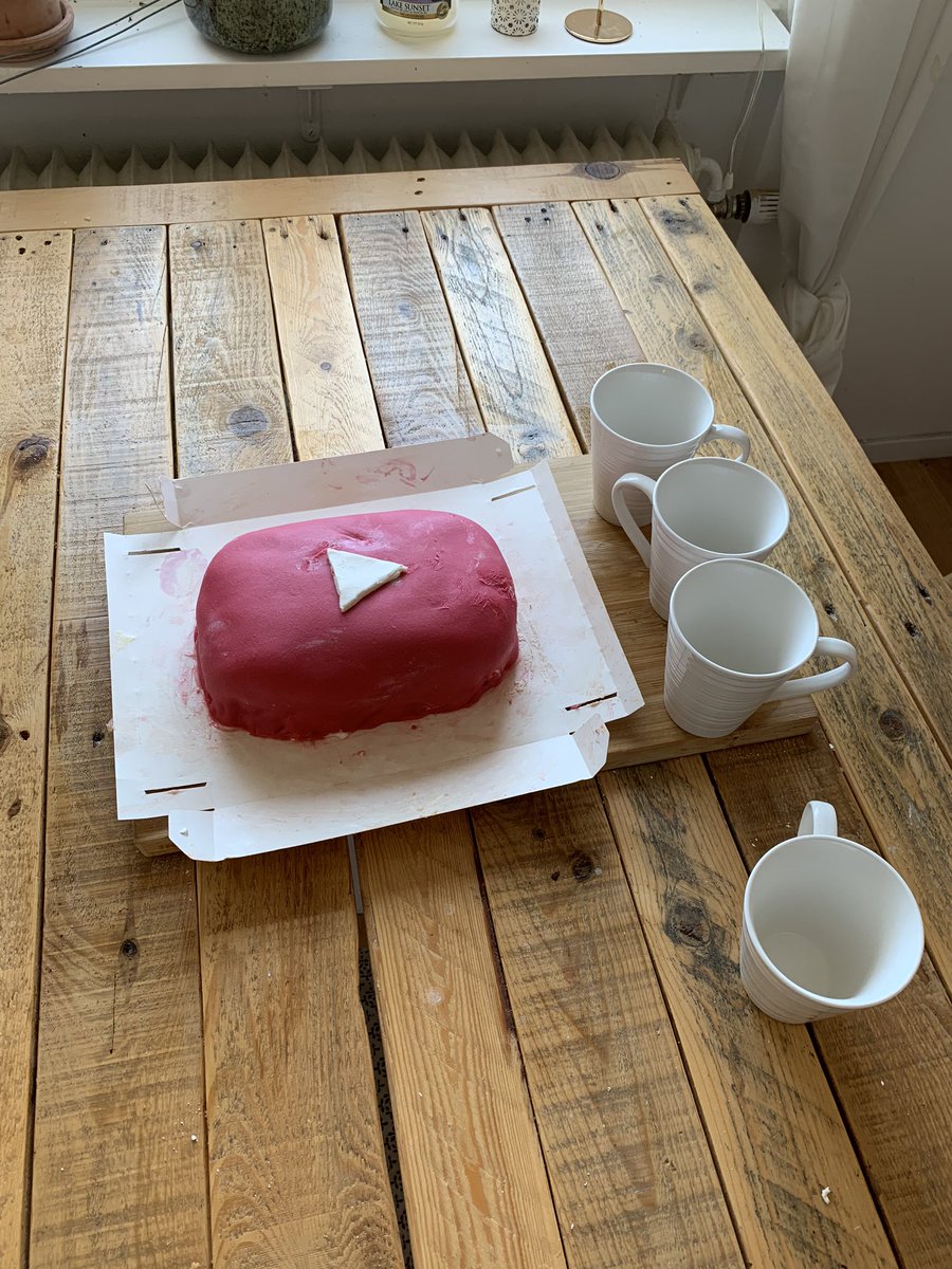 Iksonmusic's tweet photo. Got 100k subscribers on Youtube, baked a cake 🍰 https://t.co/OZ3VgKOND9