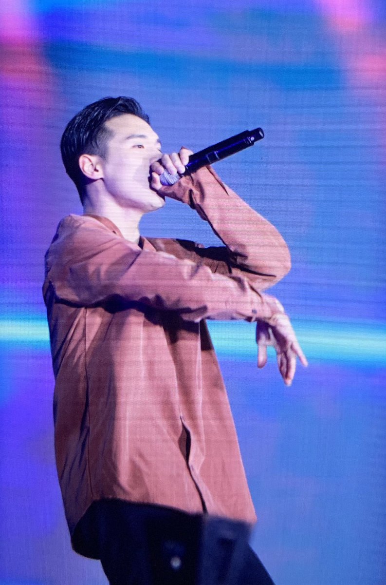 UK_CANDOIT's tweet photo. 191006 신라문화제 프리뷰
정욱오빠... 오빠를 음계로 표현하면 레야..
도를 지나치고 미치기 직전이니까...💘
@Kim__Jeong__Uk #정욱 #무대천재 https://t.co/XQt92qwZdx