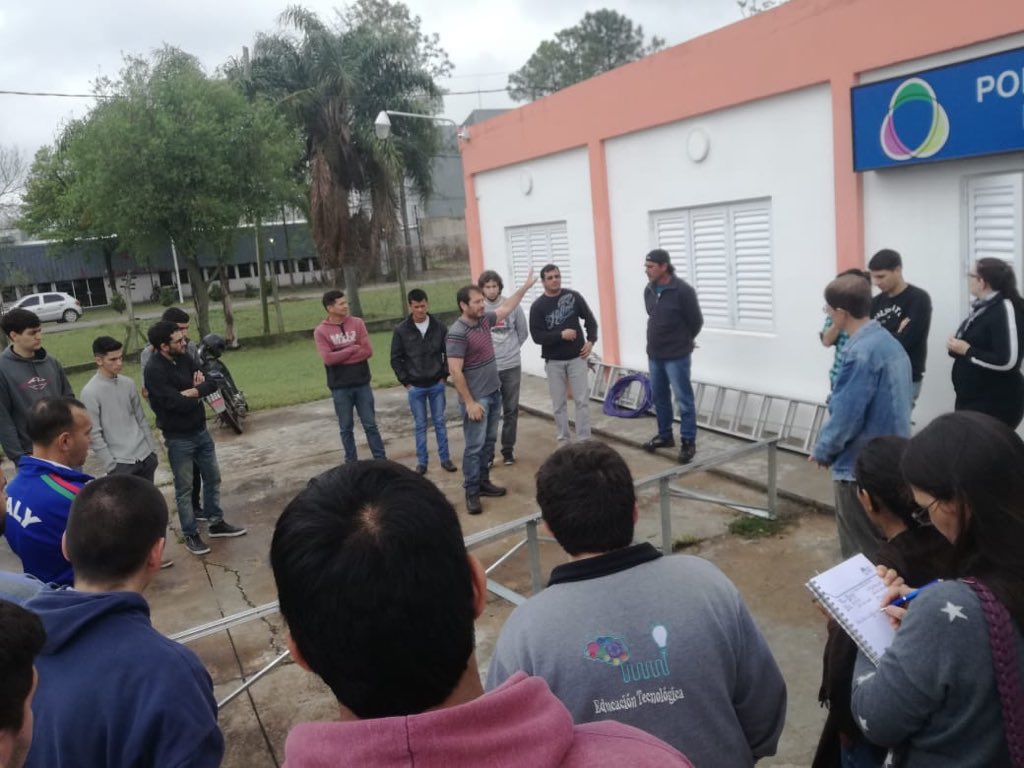 SecEEnergiaSF's tweet photo. #AcademiaDeLasRenovables ☀️ Este fin de semana organizamos otra capacitación para la Instalación de sistemas fotovoltaicos de baja potencia #Prosumidores 💡 en #Reconquista 👍🏽 Seguimos sumando 💪🏻 a las #RenovablesModeloSantaFe 🌿 #SantaFePionera @GobSantaFe https://t.co/EOByAHSehj