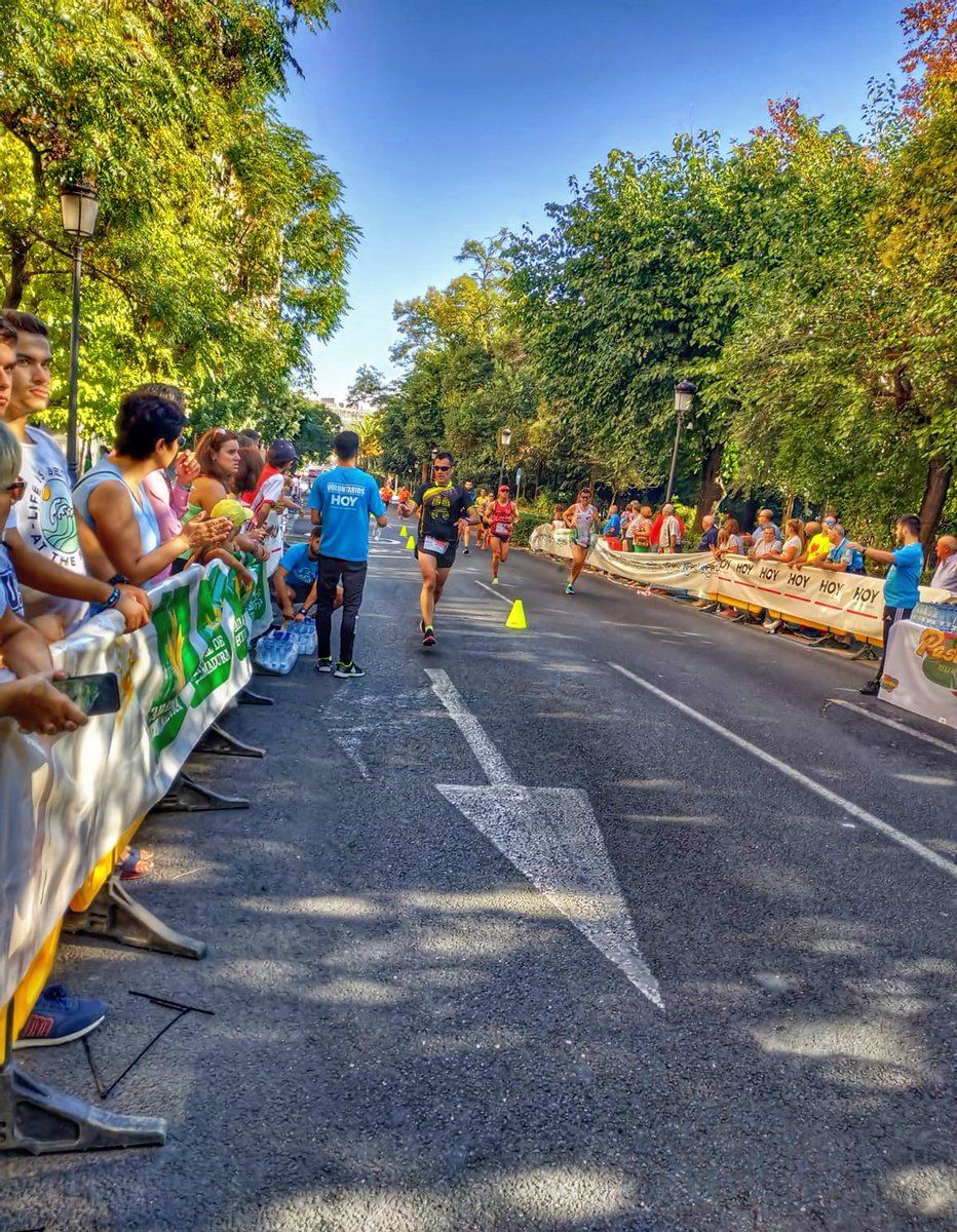 Hoy nos hemos desplazado hasta Cáceres para participar en la V Carrera Solidaria Kini Carrasco a favor de Juegaterapia 👼👼 Y allí hemos constatado que vienen pegando fuerte desde abajo: Marina, la niña de nuestro compañero Cristóbal, se ha hecho con el primer puesto en de 2,5K