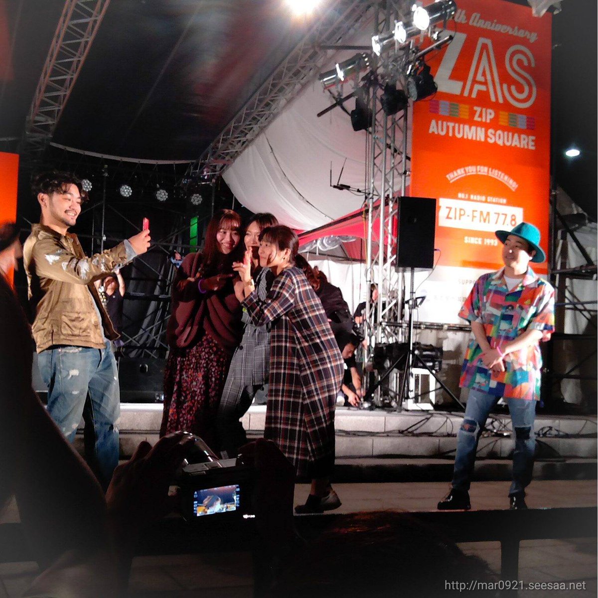 mar0921's tweet photo. かぁさんが女性ナビ同士でキャッキャしてる間、イイコに待ってるとぉさんw
#SEAMO #堀江美穂 #zipfm #エンジョイフル #zip26 https://t.co/N8exUbkKt6
