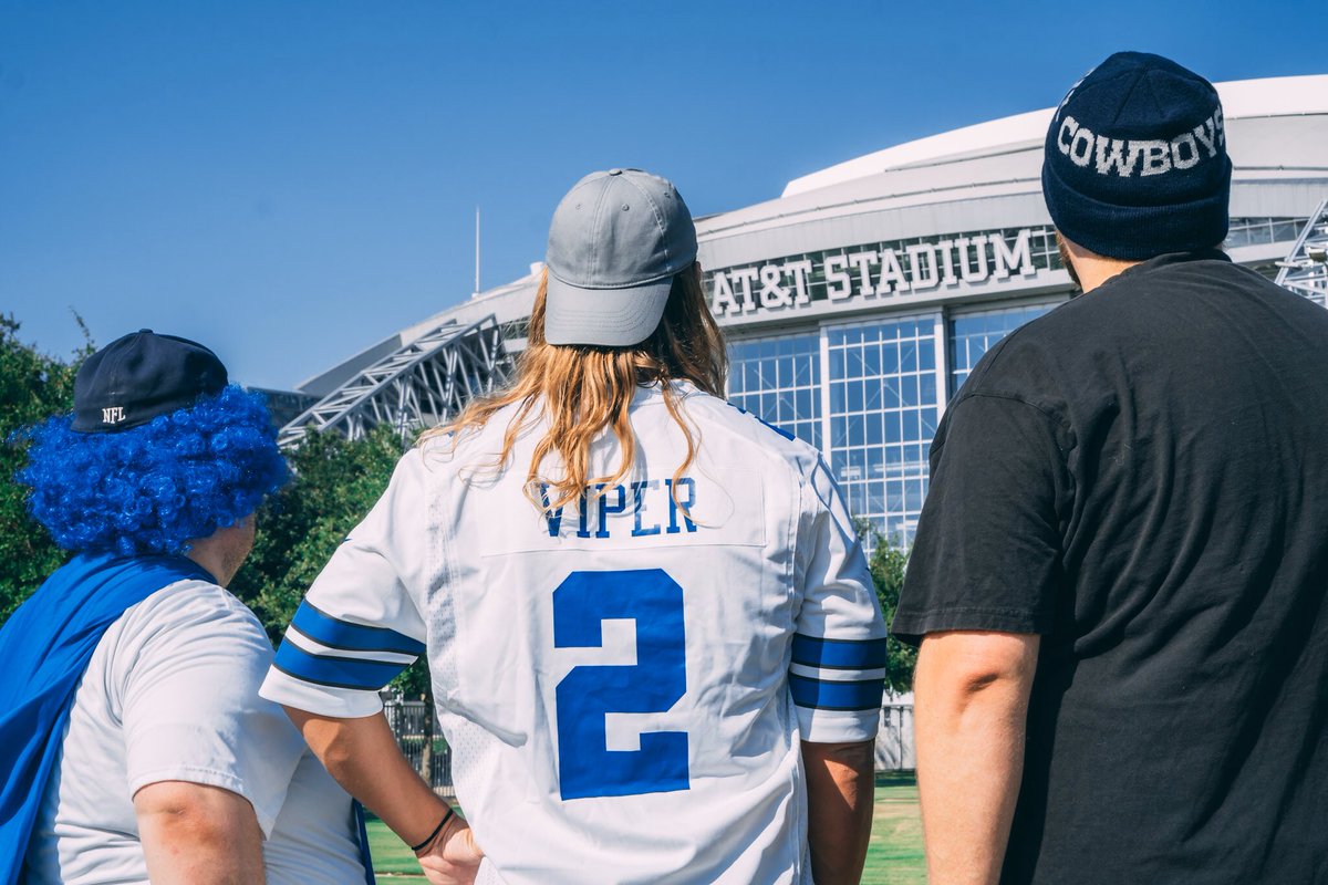 thehalftimecrew's tweet image. Today, we will be going to the stadium to witness this epic matchup between two storied franchises in person! Shout Out to @TomThumb_Stores for making it happen w/ a tailgate party and everything! #tomthumbsup #tailgatenation #nfl100 #CowboysNation #thehalftimecrew