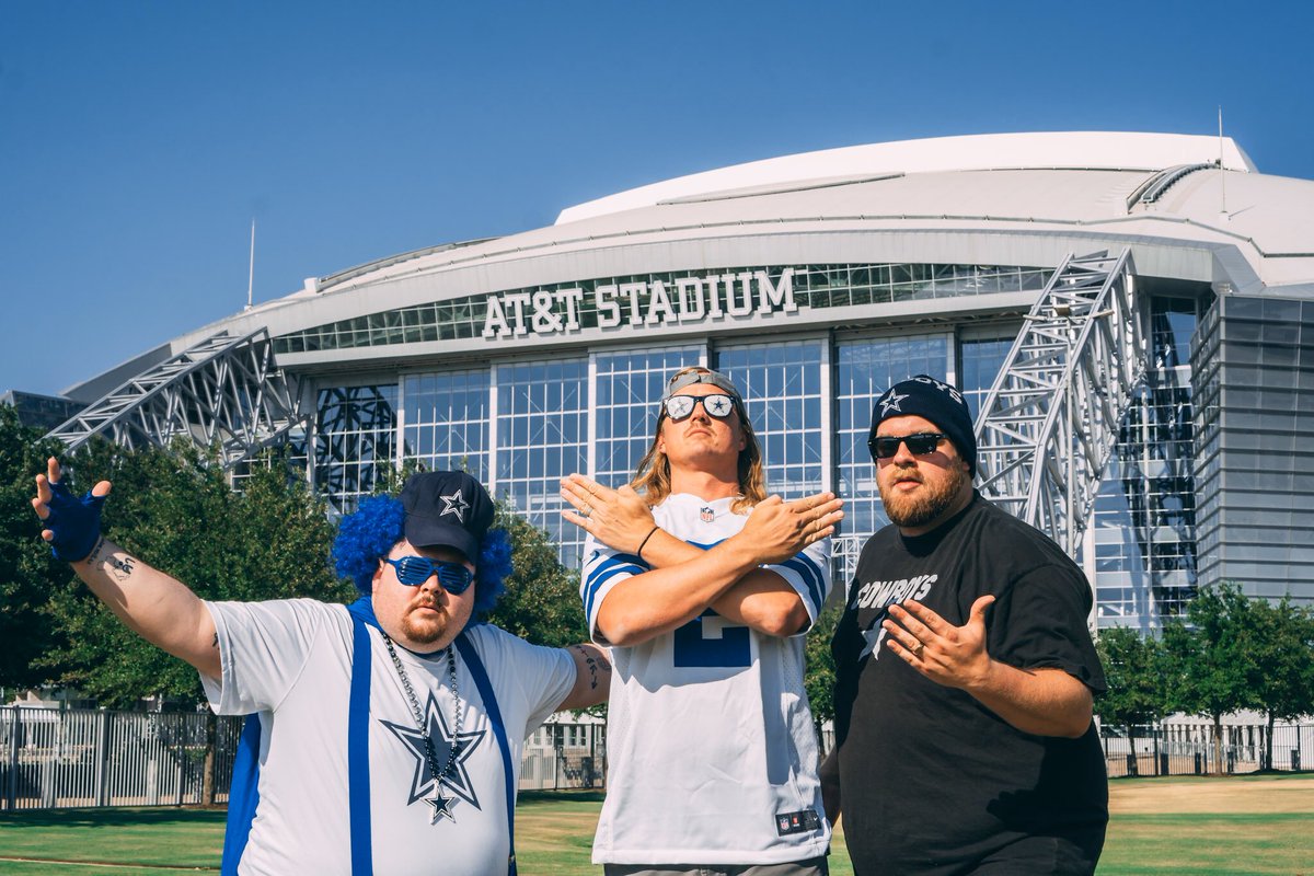 thehalftimecrew's tweet image. Today, we will be going to the stadium to witness this epic matchup between two storied franchises in person! Shout Out to @TomThumb_Stores for making it happen w/ a tailgate party and everything! #tomthumbsup #tailgatenation #nfl100 #CowboysNation #thehalftimecrew