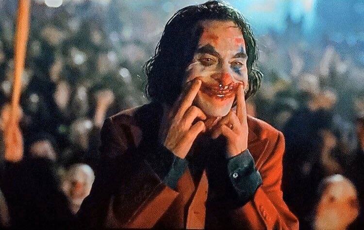 charanksuri's tweet photo. #JokerMovie pic says it all... pain made him laugh... #JoaquinPhoenix sir you deserve every clap as #joker you mesmarised us, made us fear through your actions🙏🏻 salutes...!! #putahappyface https://t.co/EC7nUwdbfe