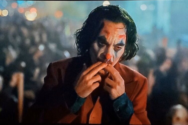 charanksuri's tweet photo. #JokerMovie pic says it all... pain made him laugh... #JoaquinPhoenix sir you deserve every clap as #joker you mesmarised us, made us fear through your actions🙏🏻 salutes...!! #putahappyface https://t.co/EC7nUwdbfe