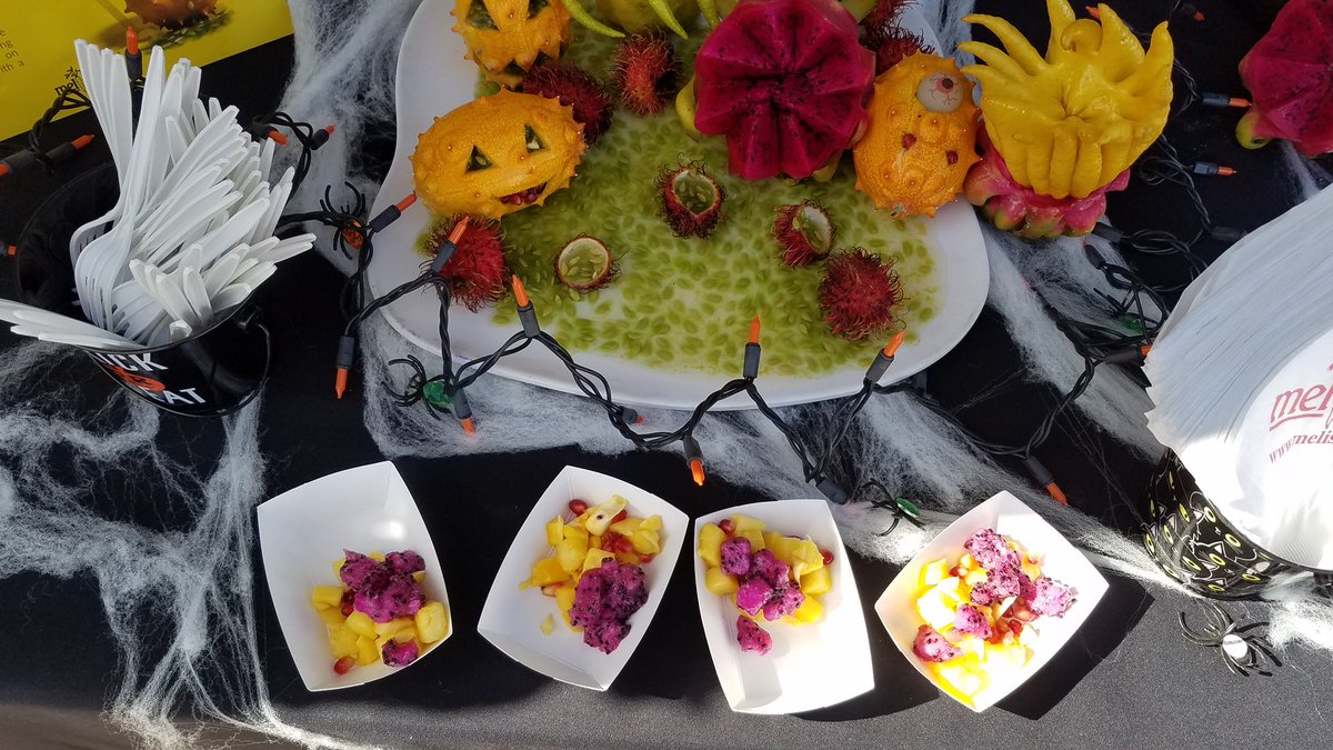 MelissasProduce's tweet photo. The annual @SOSoCal event is here in #SantaMonica! Come out and spend your day for a good cause with #WeAreSOSC. Taste a #tropical fruit salad during todayโs #PierDelSol event! #MelissasProduce #FreakyFruits #MelissasInTheCommunity https://t.co/Elg2HdBlHT