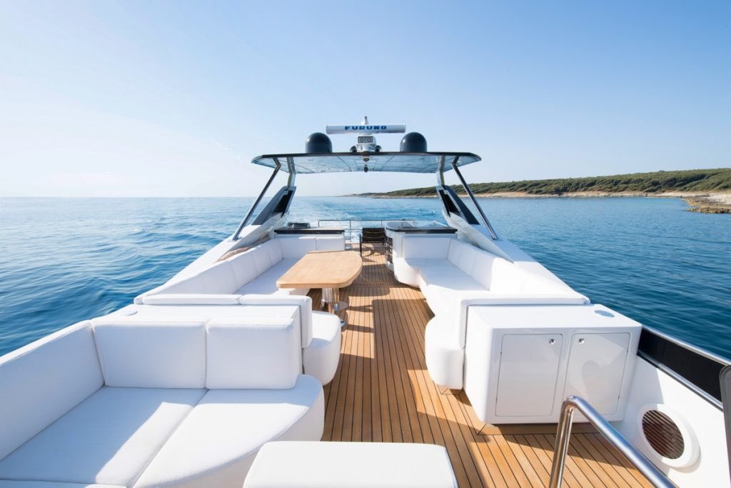Revistaevoque's tweet photo. #TENDENCIAS: El Adler Suprema, uno de los #yates más eficientes del mundo. El motor de este yate de lujo es un #híbrido que combina dos motores diesel con dos eléctricos 🛥 🗺 https://t.co/hJEKAMGBkz