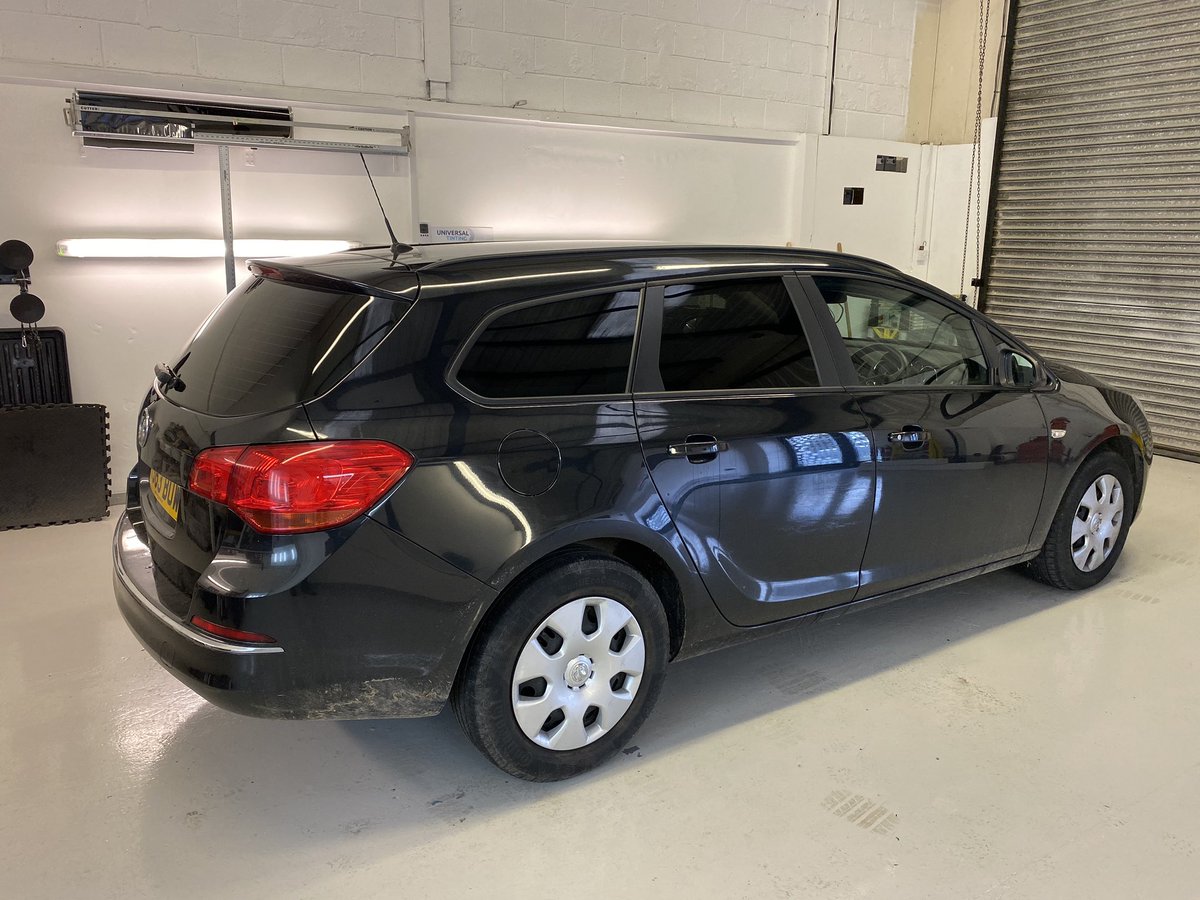 UTWakefield's tweet image. Vauxhall Astra 
We installed 5% window film to help keep the owners dogs hidden and cooler.

#UniversalTinting #windowtinting #windowfilm #tinting #UVprotection #privacyglass #commercialwindowtinting #residentialwindowtinting #carwindowtinting UniversalTinting.co.uk