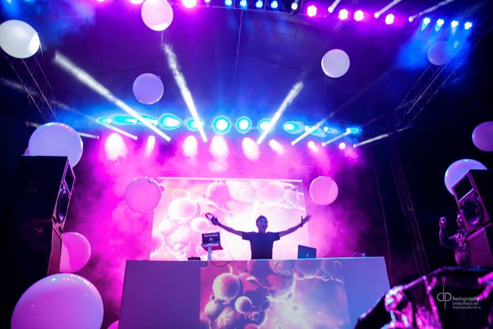 ¿Eres artista y aún no participas en #ProyectoPosh ? Apresúrate!  Aquí el link:  proyectoposh.com/convocatoria-2…  Solo quedan 8 días para las categorías de Música Electrónica, Artes Audiovisuales y Cinematografía, Artes Escénicas y Literatura