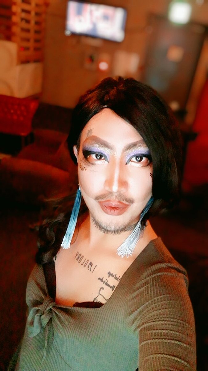 🌈퀴어컬쳐워크샵×드랙킹즈오브서울
제1회 하우스 오브 드랙 뷰잉파티와 드랙킹 워크샵 잘 다녀왔습니당! 드랙킹 사파이어 레인님과 잭 데모프님의 주도하에 다양한 분들과 토론도 하구 넘 좋았어요 (영어지만!)
ℹ행사 정보는 <a href="/queerculturew/">퀴어 컬쳐 워크샵 | Queer Culture Workshops</a> 혹은
queercultureworkshops.com 에서!