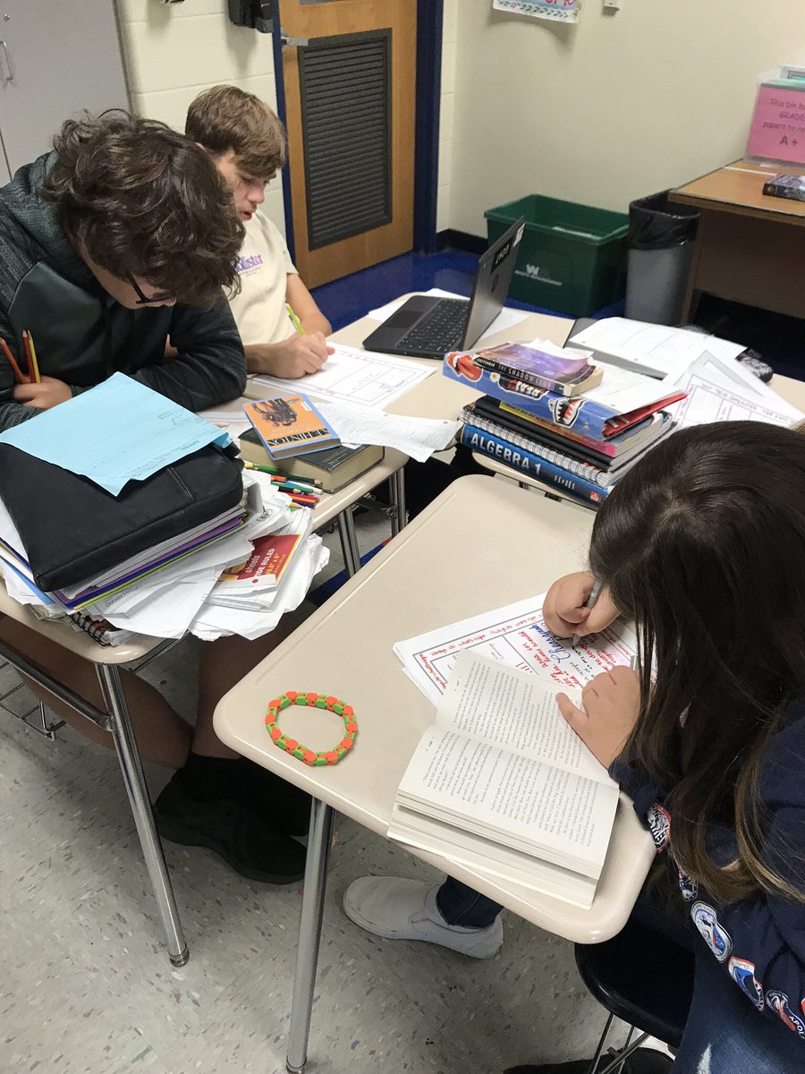Working hard on our one-pagers as we finished our first literature circle unit. They turned out amazing!
#gkcogs