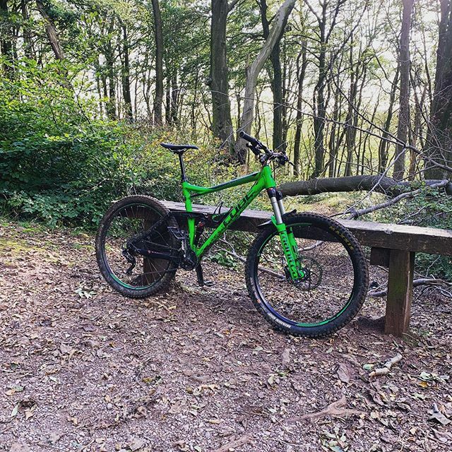 AdamEvzz's tweet photo. Fun couple hours blasting round on the new bike. Well and truly converted from the hard tail! 
#bike #cycling #mountainbiking #bouncybike #cube #stereo #hpa #160mm https://t.co/Il3h0DLV5r https://t.co/FCmufXOyhd
