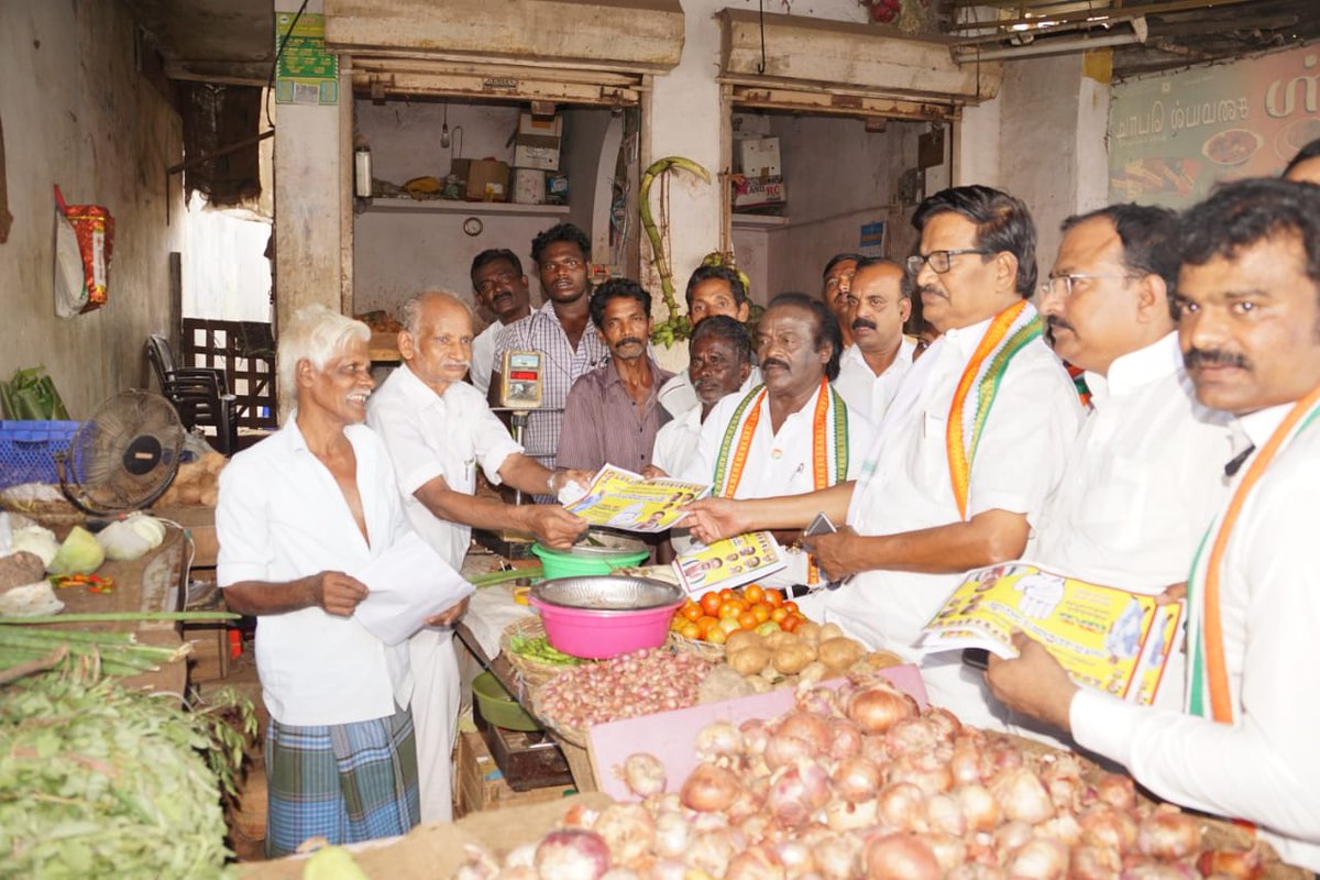 INCTirunelveli's tweet photo. TNCC President Shri @KS_Alagiri Accompanied By @TNCCMinority Department Chairman Dr @JAslamBasha Ji Shri @vasanthakumarH MP
Campaign For Our Secular Alliance Candidate Shri @ruby_manoharan At Ervadi Town

#NanguneriAssembly https://t.co/yUJ9TbFFNA