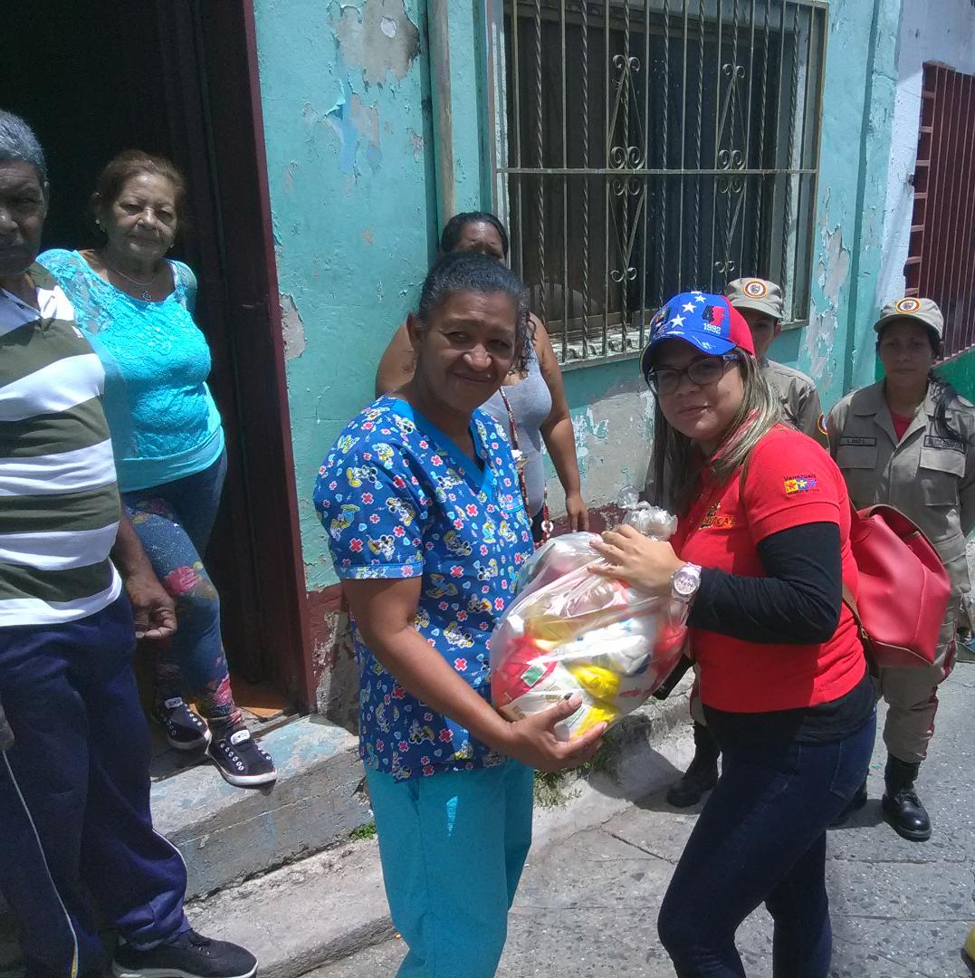 gciasaludmercal's tweet image. La Misión Alimentación presente en la Parroquia el Valle, y en perfecta unión cívico-militar para garantizar la protección alimentaria del pueblo. #TodosSomosClap 
.@ClapOficial 
@MercalOficial 
@JFME69