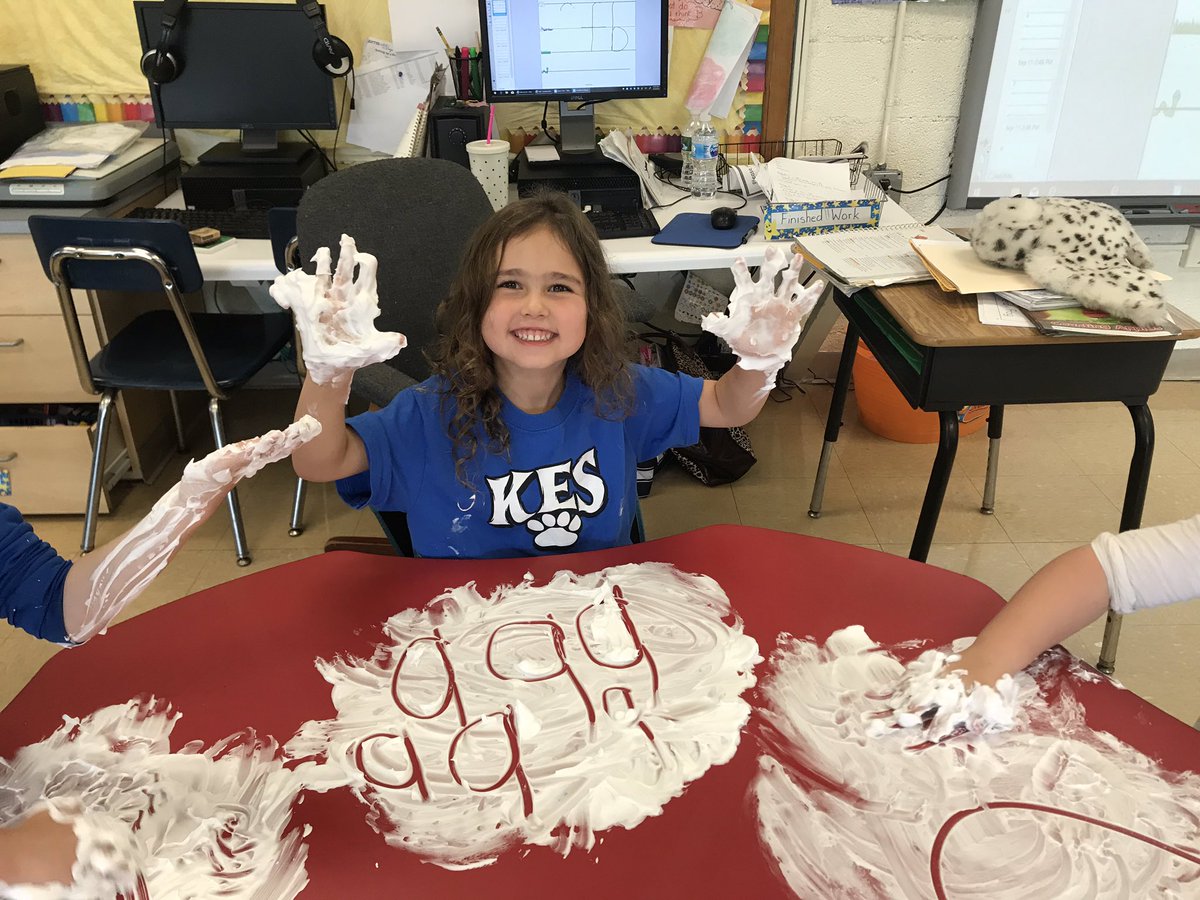vgoldber's tweet photo. “Friday Fun Day” in Kindergarten!  Letter writing in shaving cream and thank you  Ms. Ostie for the fine motor leaf project!  @KESPrincipal6Cs @Carmelschools https://t.co/8UT1u3sObB