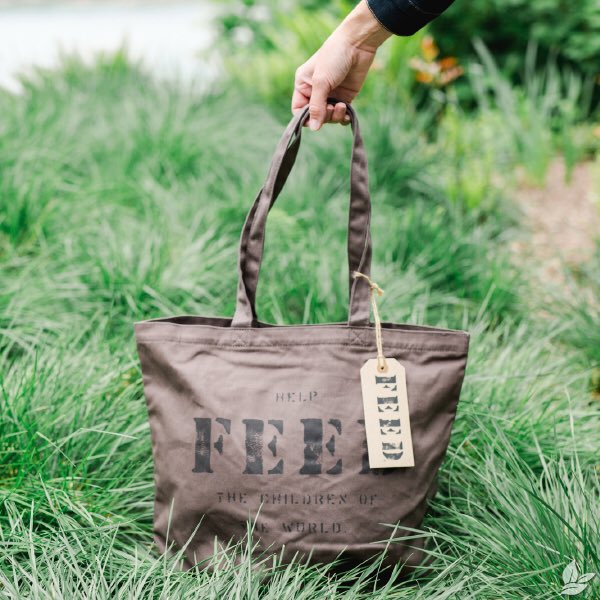 generousgoods's tweet photo. FEED creates great products that help feed school children around the 🌎.
Fun fact: The numbers they include on their products represent the total number of meals donated with each purchase. 1.7 million meals have been donated to date!
⠀
#GoGood🍃
#GenerousGoods
#GetAndGiveBack https://t.co/w069t6B5GI