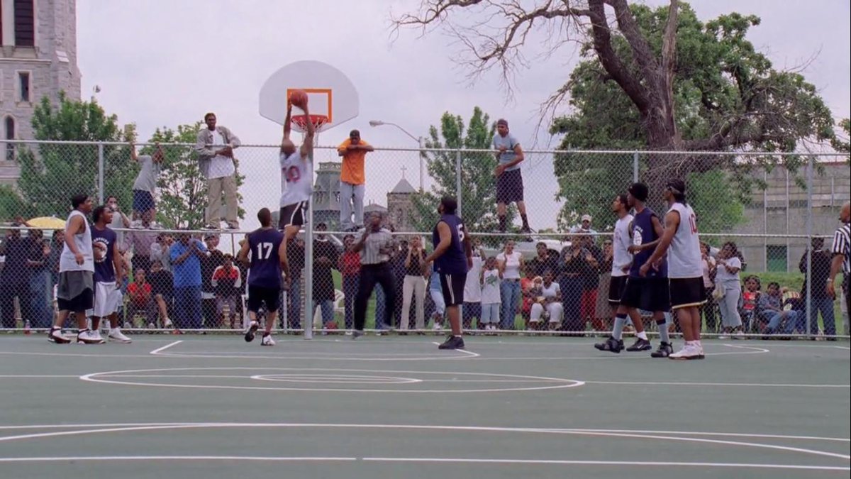 Le match de basket East vs Wes fait de l'épisode 9 l'un de mes préférés. Pour le côté sportif, l'aspect comique mais aussi la manière dont les scénaristes ont intégré cette respiration dans le cours de l'enquête (les flics identifient Avon pour la 1ère fois)