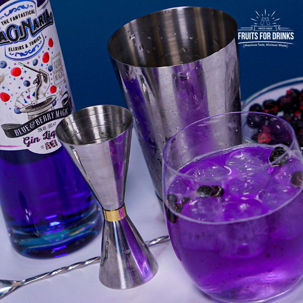 Check out this beautiful drink 😍 We mixed the delicious <a href="/GinImaginaria/">Imaginaria gin</a> and our amazing freeze dried blueberries 💙

Always have the fruits you need.
Find out more about Fruits for Drinks on our website!
fruitsfordrinks.com

#blueberry #gin #fruitsfordrinks #drink