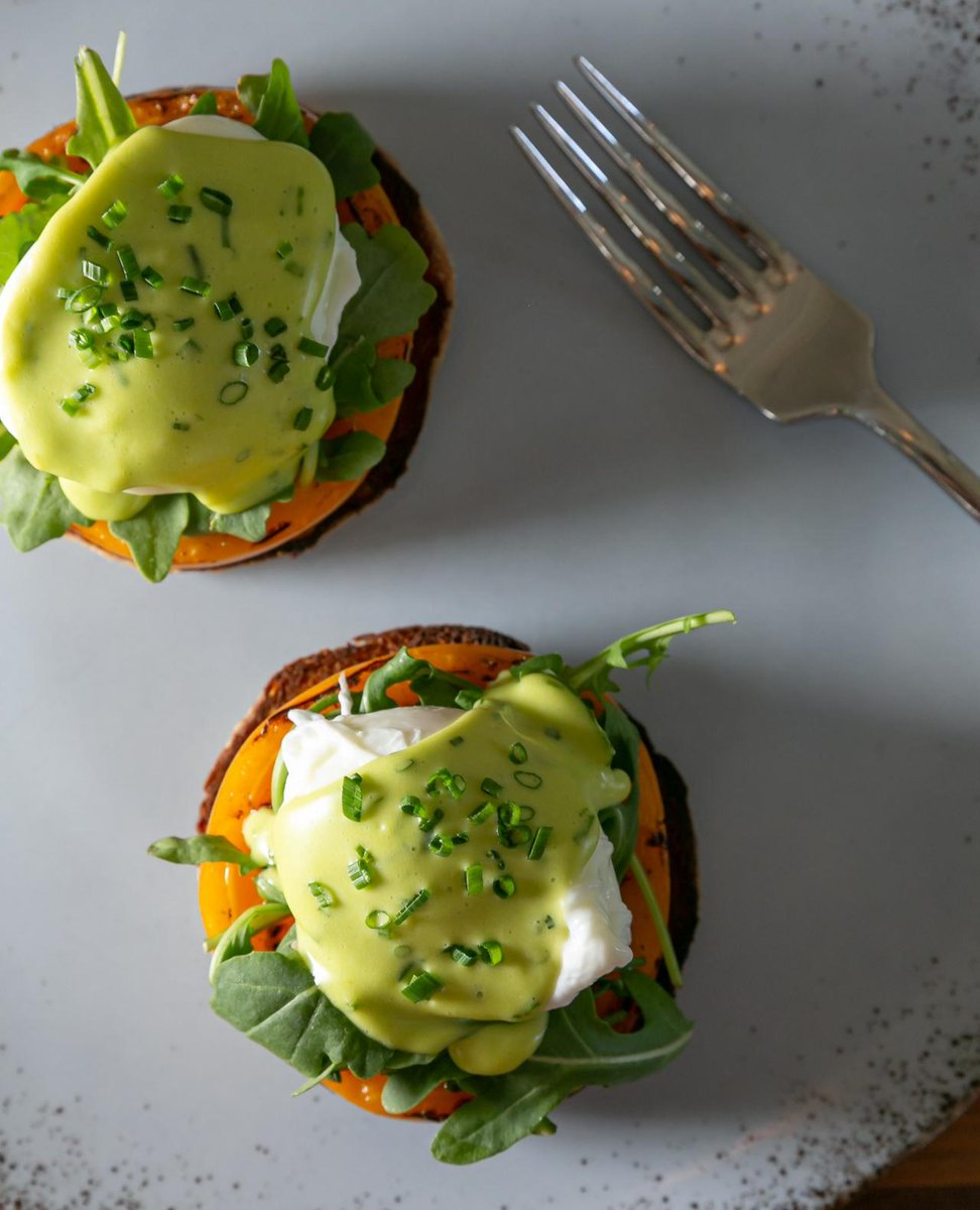 capitolgrille's tweet image. Hit the spot with our Heirloom Tomato Benedict at brunch today! This stunner is made with Glen Leven veggies like arugula &amp;amp; chive hollandaise, atop poached &amp;amp; english muffin⁠ 😍
⁠
Reserve your table here: soo.nr/VMwd