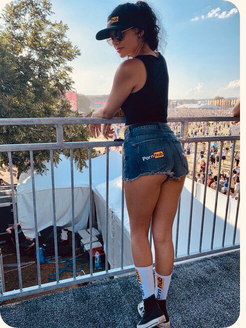 Feeling cute and having fun at #aclfest2019 💕💕💕 https://t.co/AOcaBWWy88<a href="/tag/aclfest2019"class="tags">#aclfest2019</a>