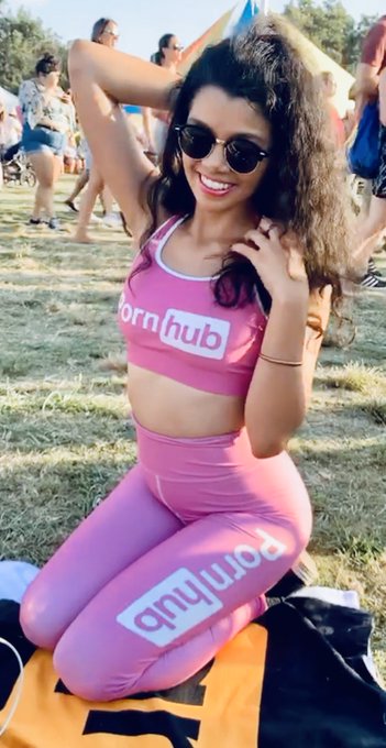 Feeling cute and having fun at #aclfest2019 💕💕💕 https://t.co/AOcaBWWy88<a href="/tag/aclfest2019"class="tags">#aclfest2019</a>