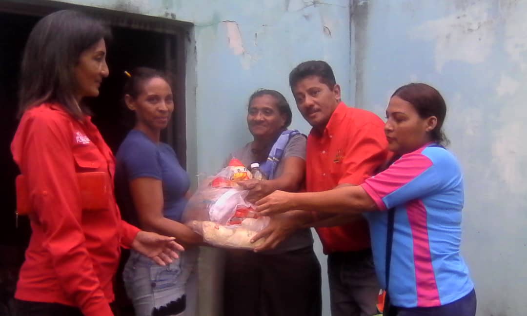 MercalApure_'s tweet image. Seguimos trabajando en perfecta unión para la protección alimentaria del pueblo vzlano junto a la @MiliciaFANB y voceros del CLAP la comunidad El mamon II Municipio Muñoz fueron beneficiadas 249 familias con alimentos y el nuevo sistema CEAS-PATRIA 
@MercalOficial
#TodosSomosClap