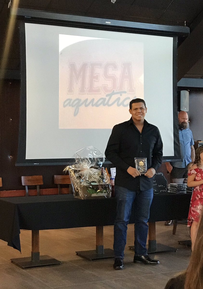 Ame_romero's tweet photo. That's my Boy!! Yesterday at his awards night at Mesa Aquatics Β‘Felicidades mi Johnny! ππββοΈπββοΈ
#MyBoy #MySwimmer #MESAAwardDinner #ProudMom #Swimming πββοΈπββοΈπββοΈ https://t.co/HjWorQim6X