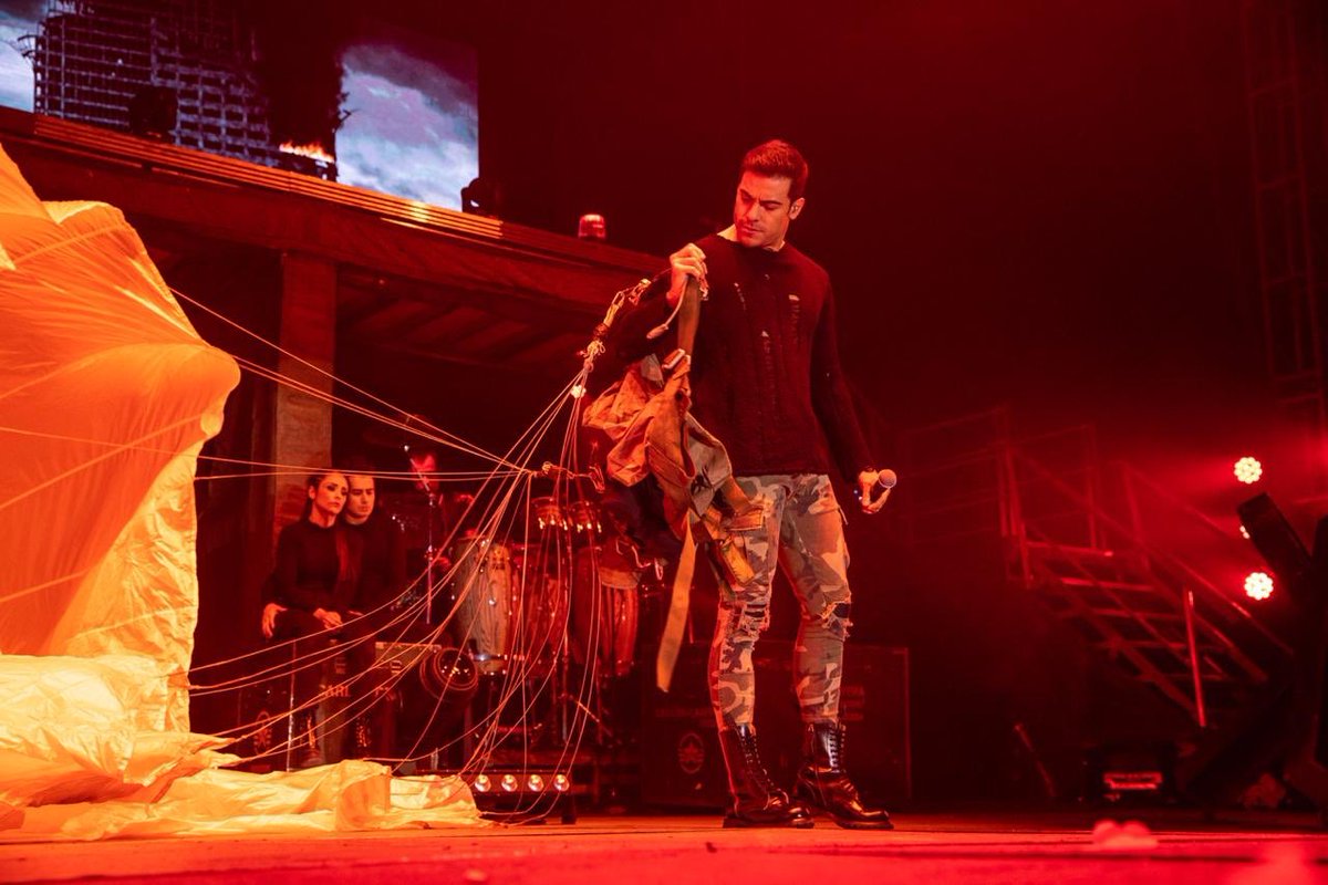 _CarlosRivera's tweet photo. Ensenada, bellísima noche la de ayer. Gracias por tu cariño. Que sea la primera de muchas. #GuerraTour https://t.co/vDhB7Yg7rf