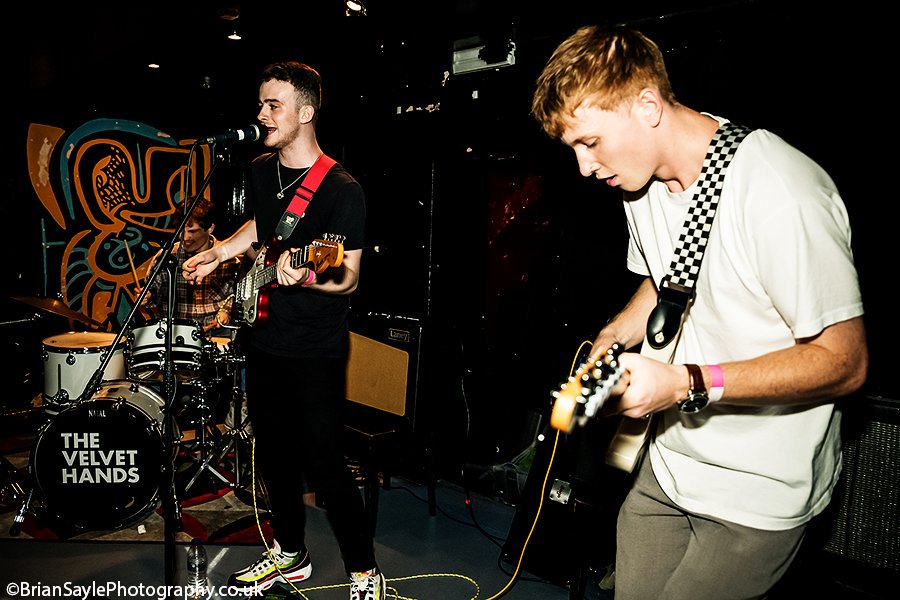 LookingAtYouUK's tweet photo. Few shots of @GOLDBEACHUK on Friday at the sold out show by @thevelvethands1 in the Jac, top night from @This_Feeling in Liverpool #Liverpool #ThisFeeling #SoundsInLiverpool #TheVelvetHands #BBCIntroducing #IndependentMusic #Livemusic https://t.co/mRQrpLDw1O