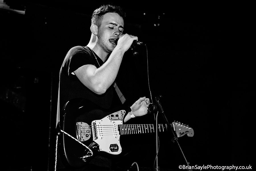 LookingAtYouUK's tweet photo. Few shots of @GOLDBEACHUK on Friday at the sold out show by @thevelvethands1 in the Jac, top night from @This_Feeling in Liverpool #Liverpool #ThisFeeling #SoundsInLiverpool #TheVelvetHands #BBCIntroducing #IndependentMusic #Livemusic https://t.co/mRQrpLDw1O