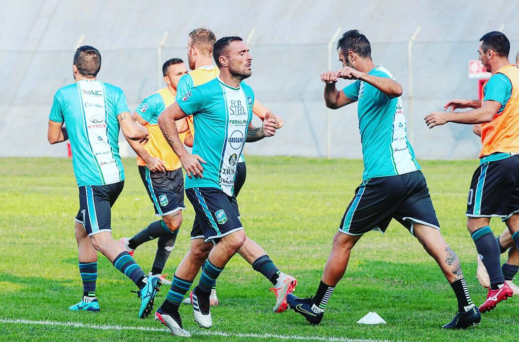 unionbrescia's tweet image. 🔴 LIVE #CapFer #NoiSiamoiLeonidelGarda 

WARM UP 💪🏻