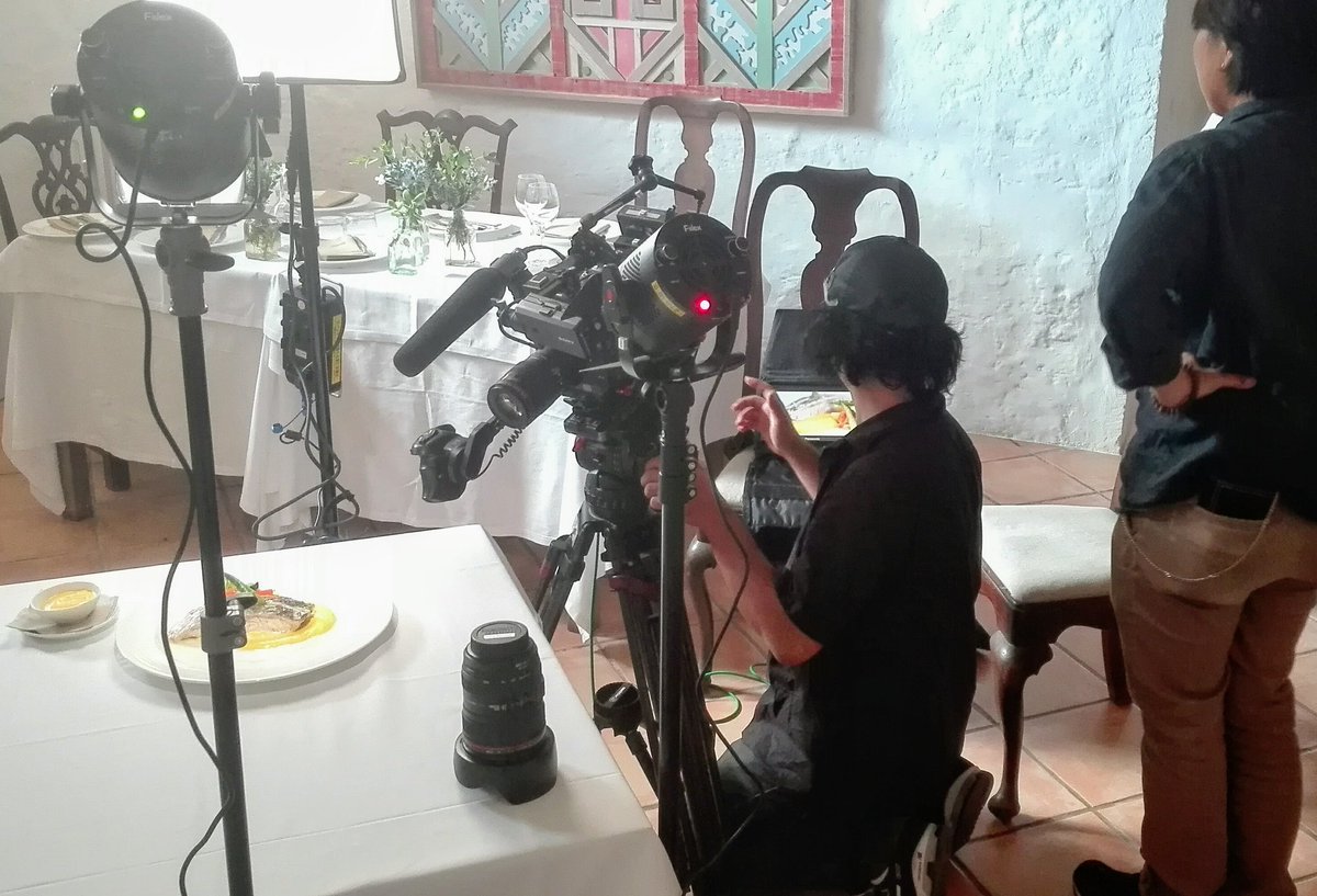 Explicant la història de la #mahonnaise a #alcaufarvell per a la televisió pública japonesa NHK #Menorca