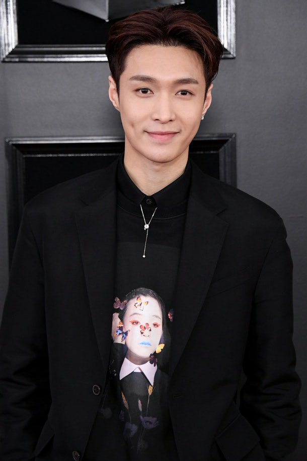 Hikarin013's tweet photo. Selamat ulang tahun gege 💜 we love you. Kapan gege sama exo lagi? Kangen tau moga moga comeback kali ini ikut. Doa ku buat gege terus sehat, bahagia, dan terbaik buat gege. Exo-L/Eris always support you 💜💜💜

#HoneyLayDay @layzhang https://t.co/4BqFiqydXq