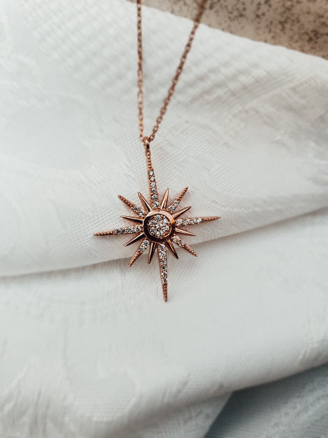 Çekiliş Vakti 💫

925 ayar gümüş Kutup Yıldızı kolyemiz için yapmanız gerekenler;

- Bu tweeti rt'leyip beğenmek 

- Bizi takip etmek 

Sürpriz hediyelerimizden yararlanmak için insta: sopranosilver_ üzerinden de takip edebilirsiniz. Sonuçlar 13 ekim tarihinde açıklanacaktır.💕