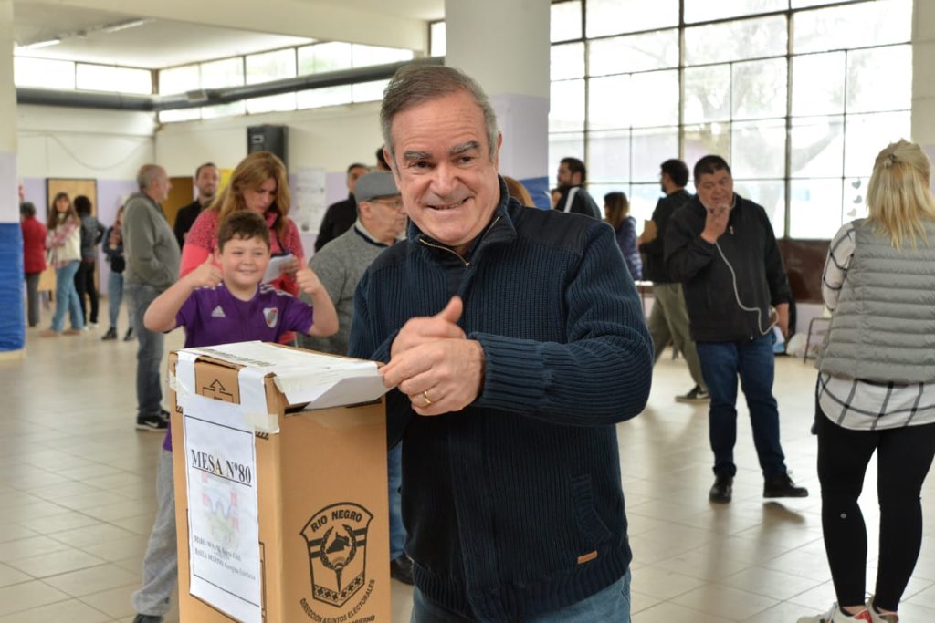 deregemario's tweet photo. Los viedmenses votamos y elegimos que queremos para nuestra ciudad los próximos cuatro años. Mi deseo es que sea una jornada en paz, transparencia y que todo se desarrolle con normalidad. 

Agradezco a todos los fiscales que se suman a cuidar nuestros votos. ¡Hoy no aflojemos! https://t.co/9LbujRL5gG