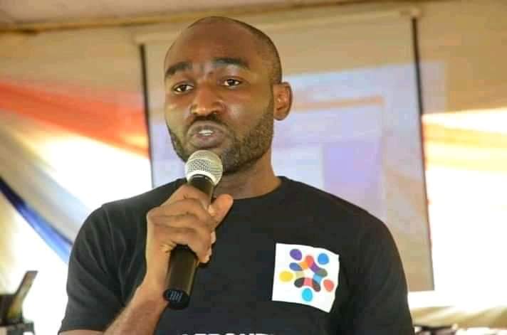 ObiofNkissi94's tweet photo. So MI was acting indifferent to Vector's diss track all this while just to get him to let his guard down.
Now he has gone and turn Vector to Scalar.
Just small play oh, MI went all Mortal Kombat's XBXYXXYYBBBXXX on Poor Lanre.
Vector trying to explain how he feels:๐
#MIvsVector https://t.co/JHVLUKUUKp