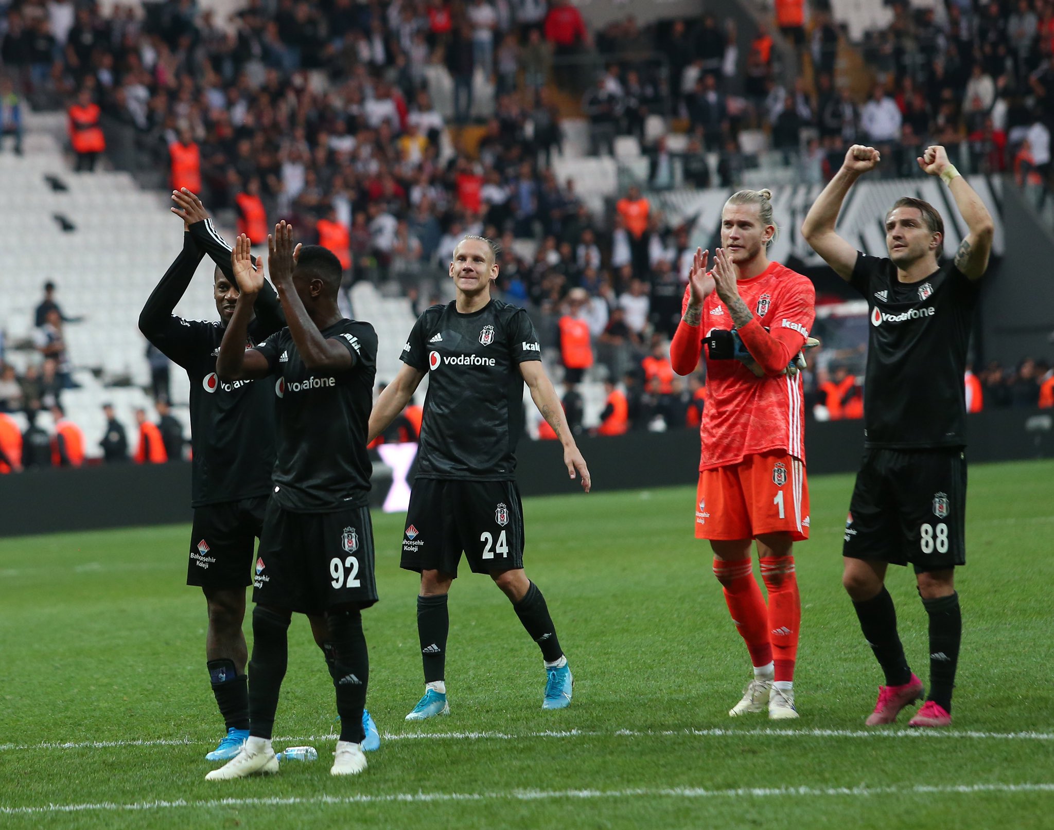 Beşiktaş JK on X: Evimizde Galatasaray'ı 2-0 mağlup ediyoruz. 💪🦅 #BJKvGS