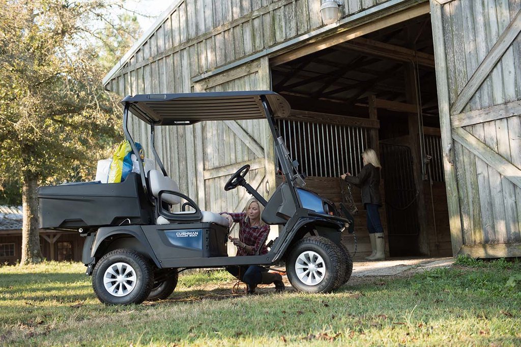 CushmanVehicles's tweet photo. There are no vehicles easier to use than the #Cushman Hauler Series - the onboard charger gives you the flexibility to charge anywhere and anytime. Contact your local sales rep to get to work! https://t.co/dnonhgK0Qx