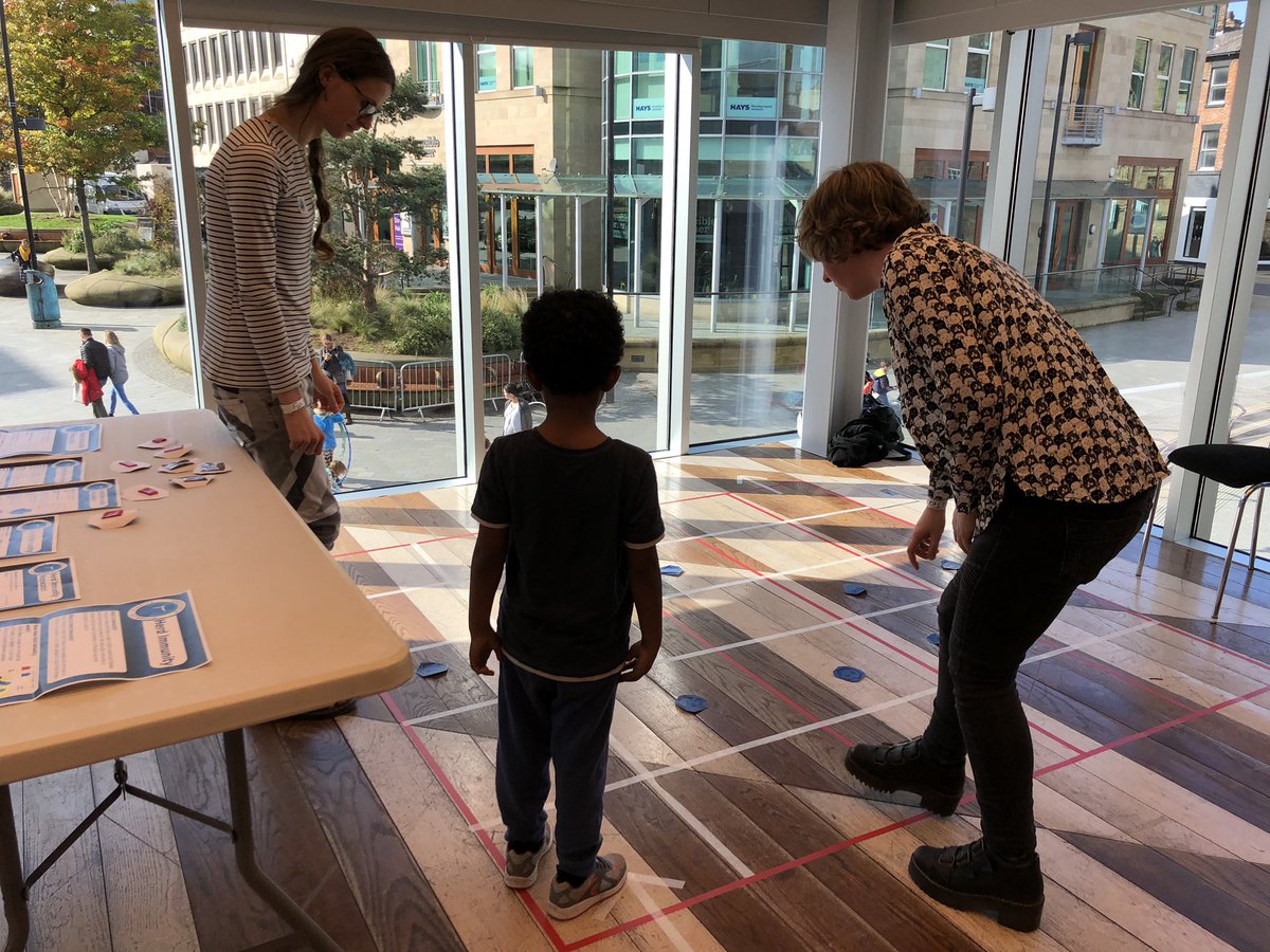 SheffScience's tweet photo. Our volunteers today @FunPalaces #Sheffield @crucibletheatre! It was a great day to teach kids a little more about ‘The ways our bodies defend themselves’. #SheffScience #SSO #volunteering #FunPalaces #Scienceisfun https://t.co/CuSspi5qA4