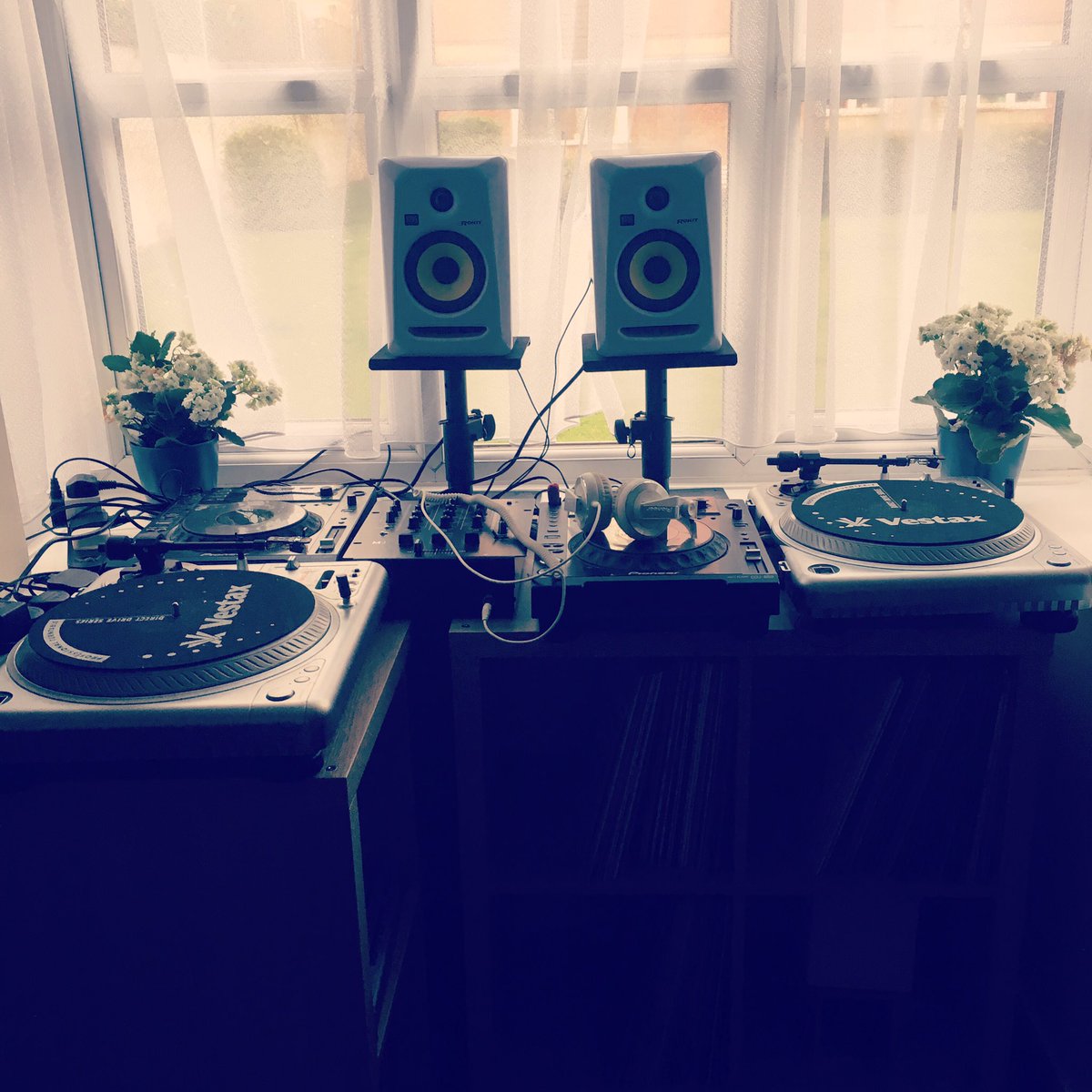 LittleFaithDJ's tweet photo. House move ✅kit set up✅back available for vinyl gigs ✅ https://t.co/PDpfxV2l3R https://t.co/IDAsnnytAy