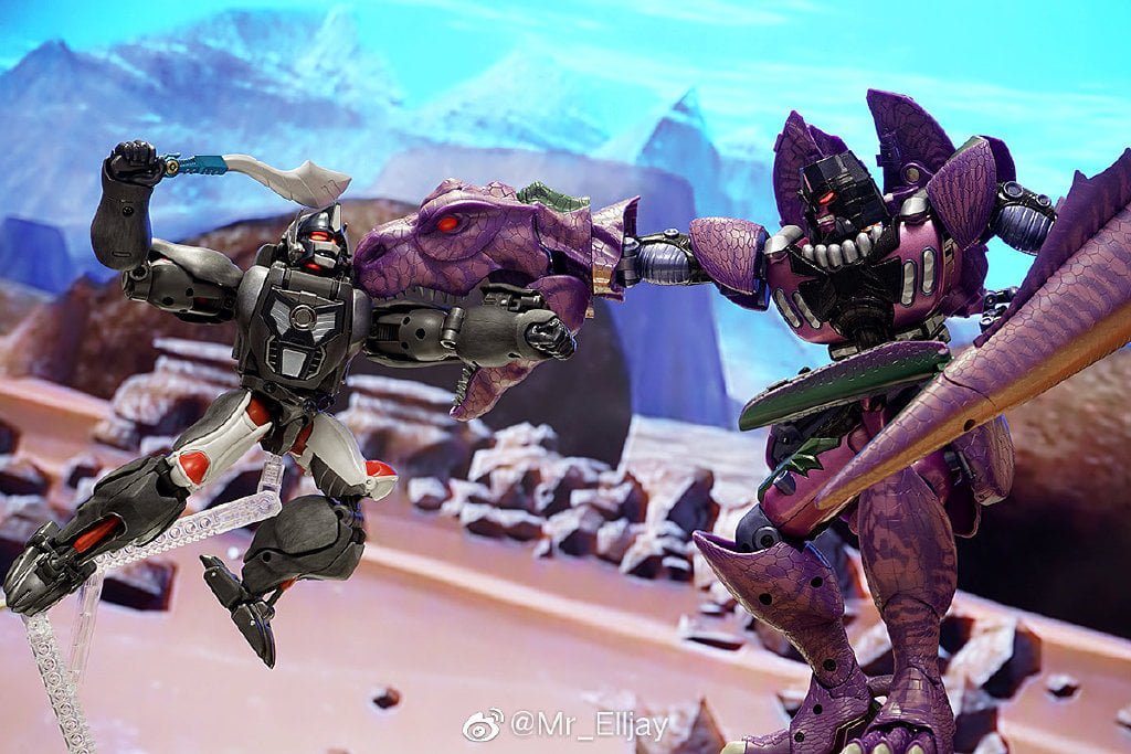 Transformers Kingdom Optimus Primal and Megatron gruponym.mx