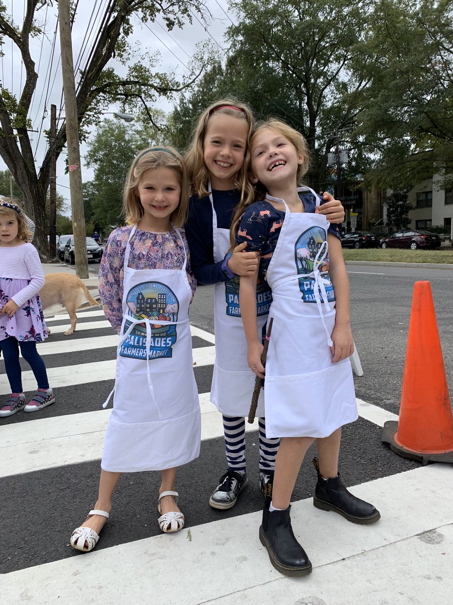 Check out these cutie pies! Ready to make #applepie Market chairperson is giving away FASHIONABLE MERCH!