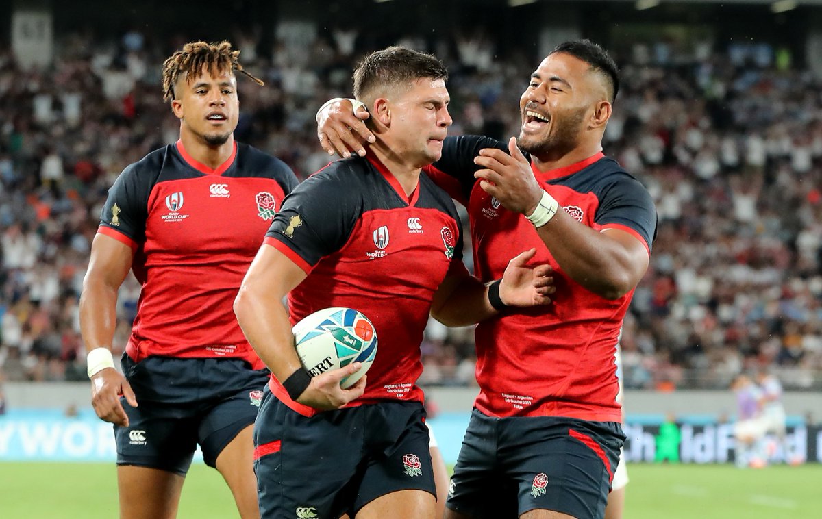 We all have that one friend who doesn't like to be hugged ... 😫